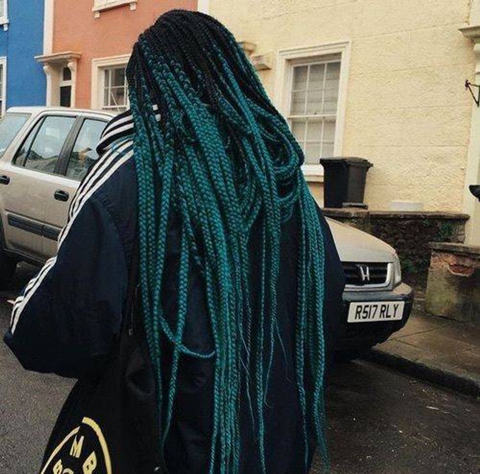 Moda Tranças BoxBraids degradê verde escuro.