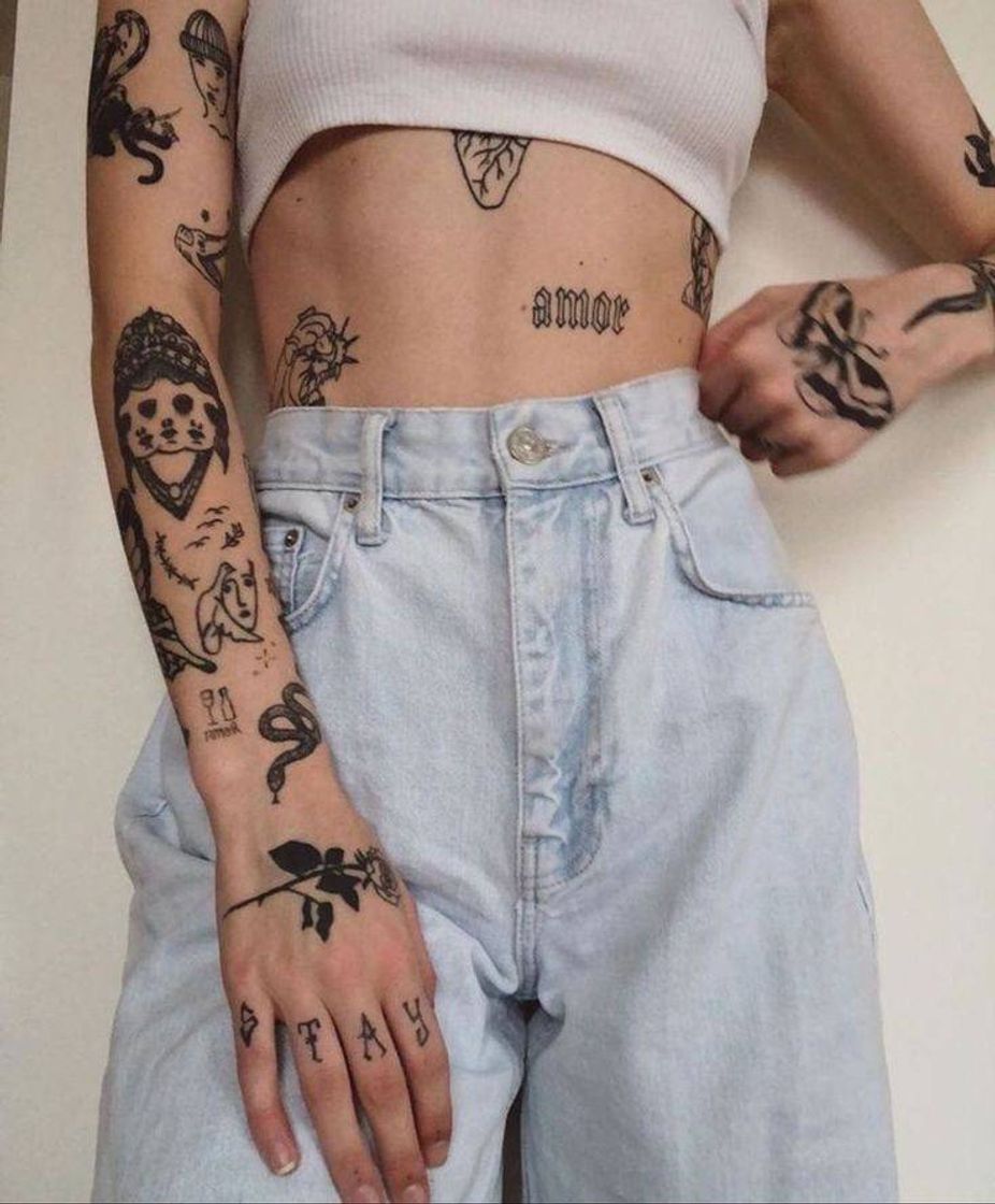 Moda Várias tatuagens