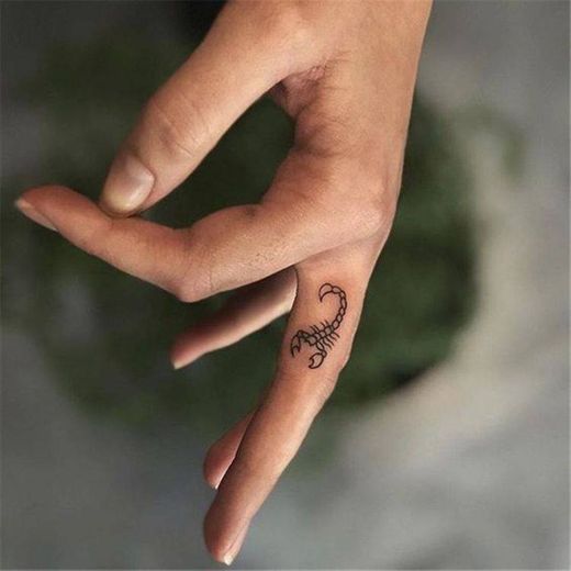Tatuagem simples escorpion🦂❤️✨