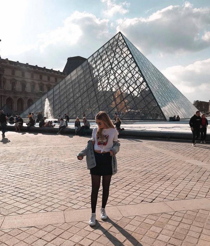 Place Museo del Louvre