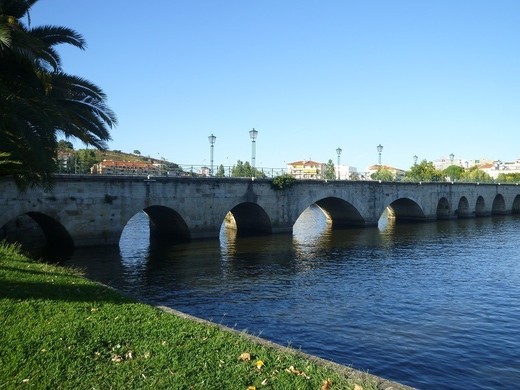 Ponte Sobre O Rio Tua