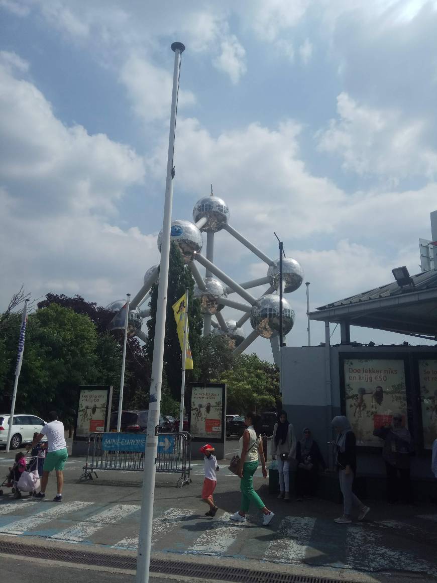 Lugar Atomium