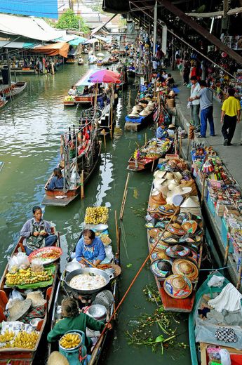 Damnoen Saduak Floating Market