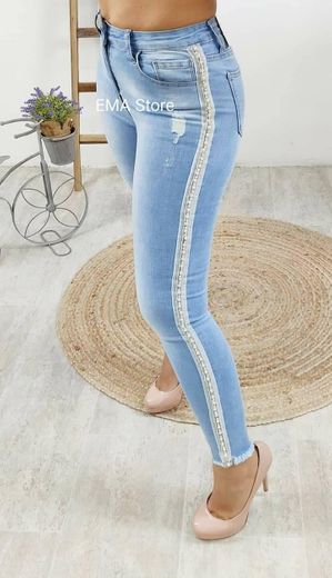 Calças jeans efeito renda