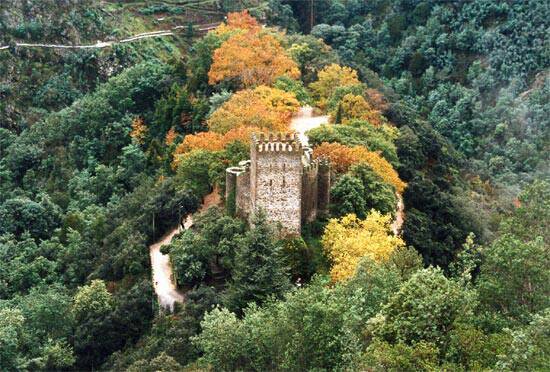 Place Castle of Lousa