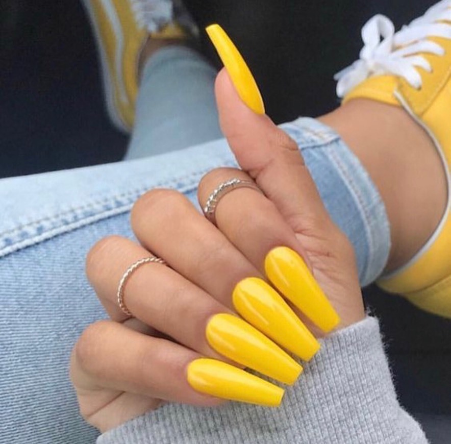 Social Yellow nails