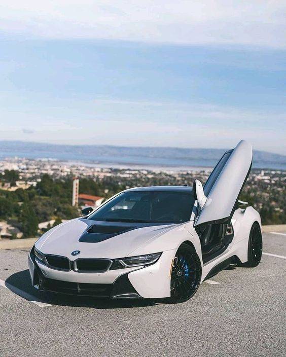 BMW i8 white