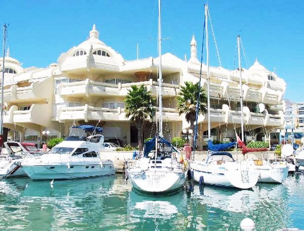 Lugar Puerto Marina Benalmádena OFFICIAL