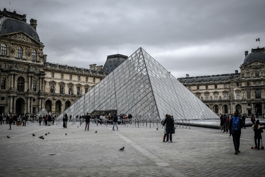 Place Museo del Louvre