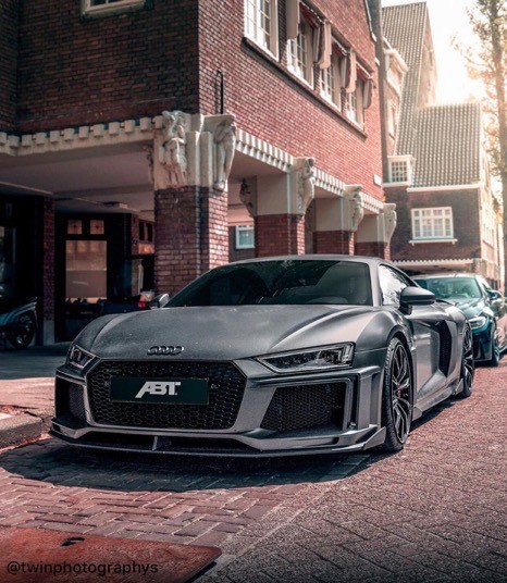 Social Audi R8
