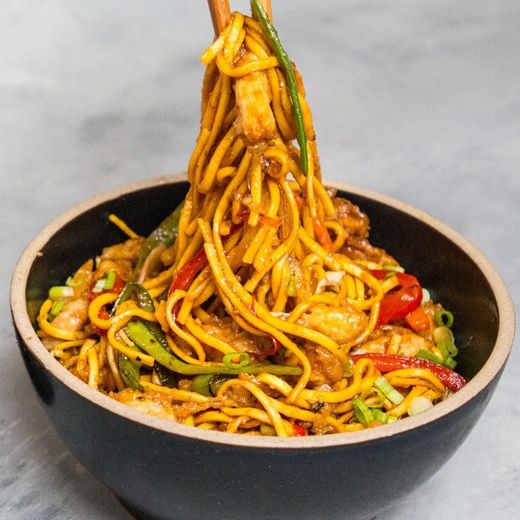 Chicken chow mein noodles