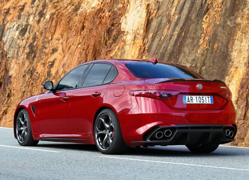 Fashion Alfa Romeo Giulia Quadrifoglio