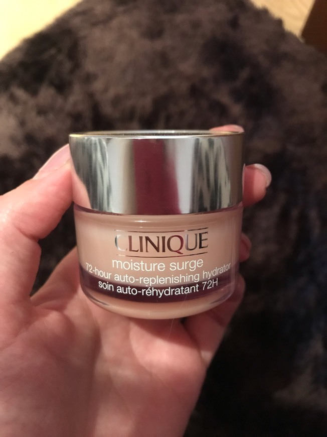 Social CLINIQUE
Moisture Surge
72-Hour Auto-Replenishing Hydrator