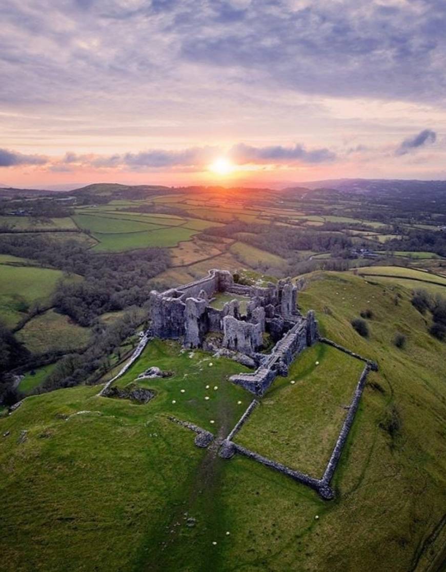 Place Carreg Cennen Castle