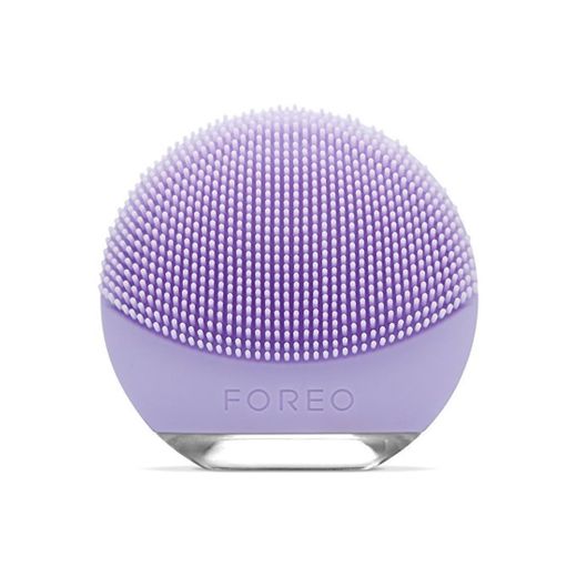 LUNA go de FOREO es el cepillo limpiador facial portable