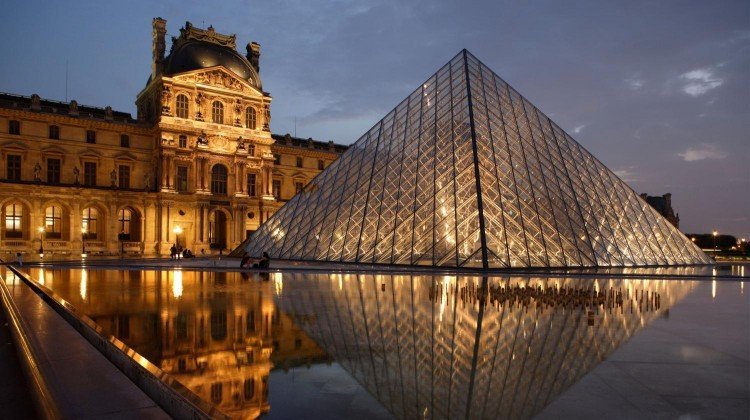 Place Museo del Louvre