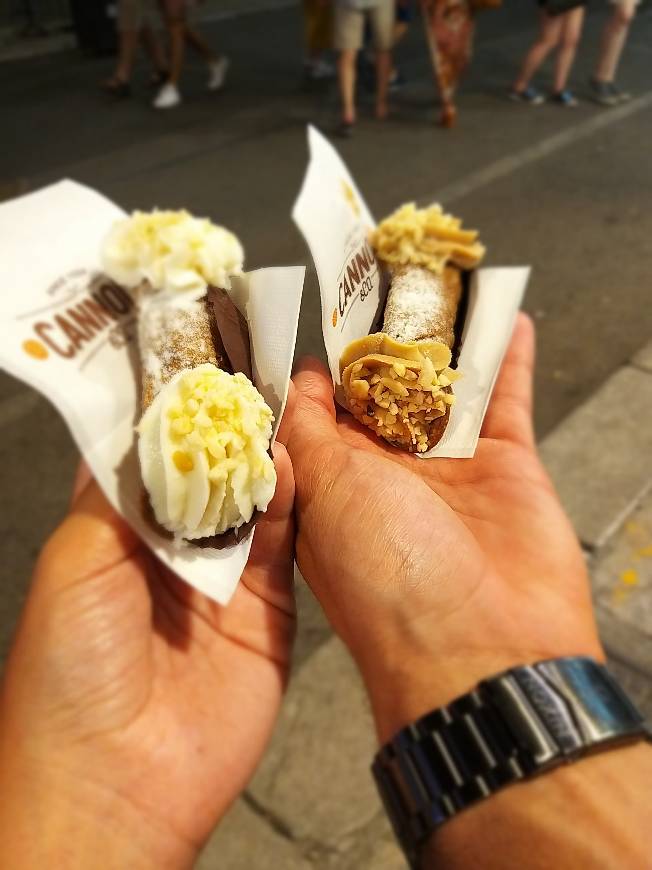 Restaurants Cannoli