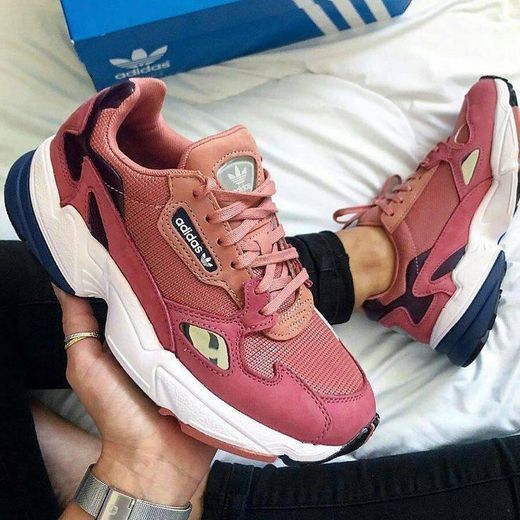 Social adidas Falcon W