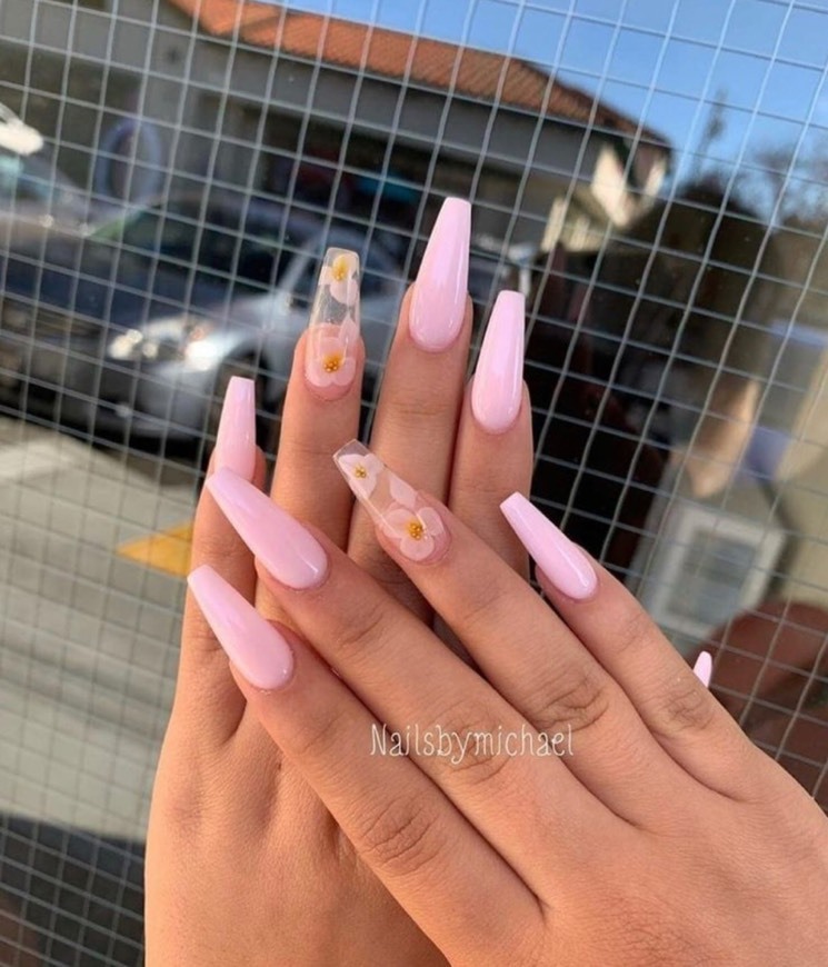 Fashion pinky nails 💓