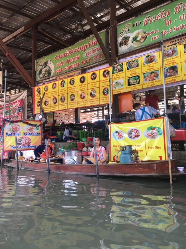 Place Damnoen Saduak Floating Market