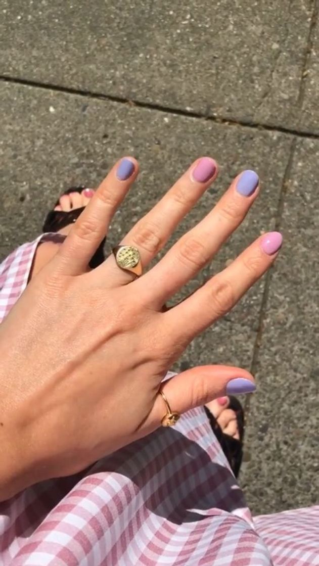 Moda Pink and violet nails