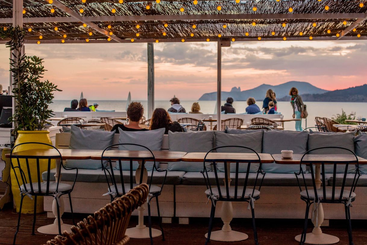 Restaurants Experimental Beach