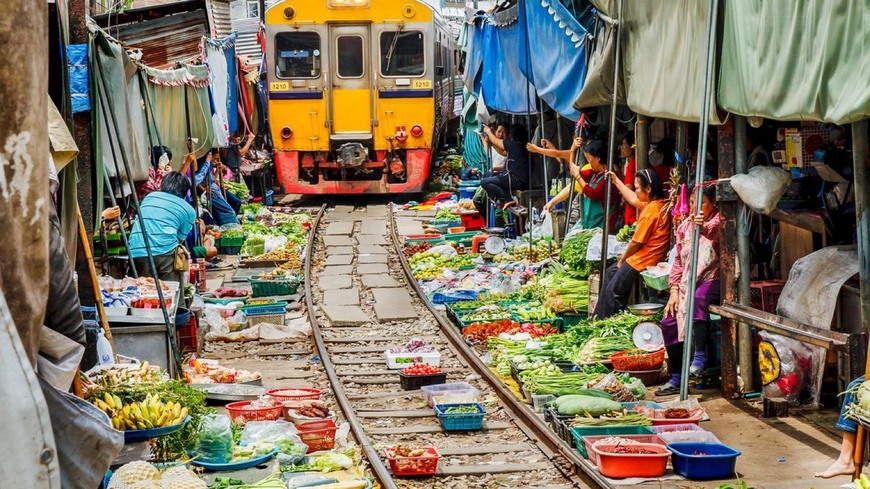 Lugar Maeklong Railway Market