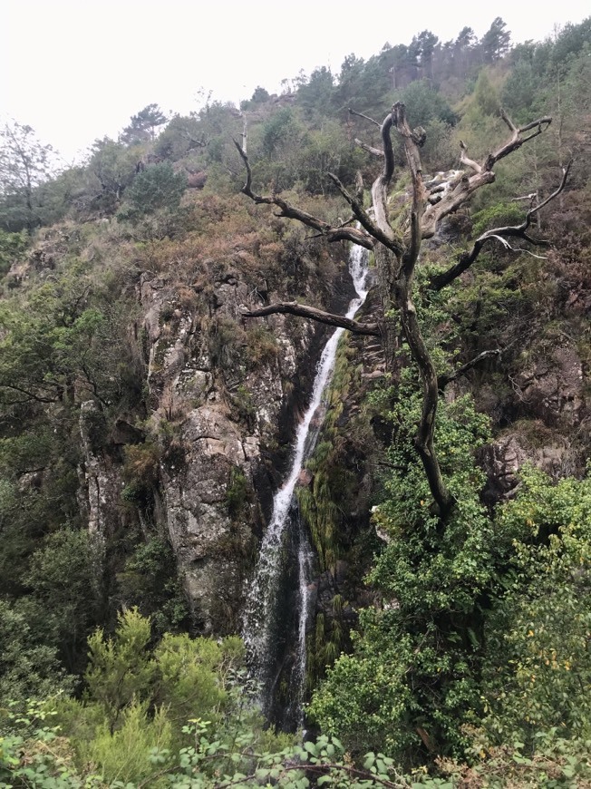 Lugar Cascata de Leonte