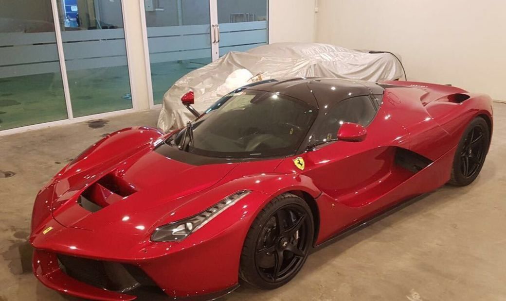 Social Ferrari LaFerrari