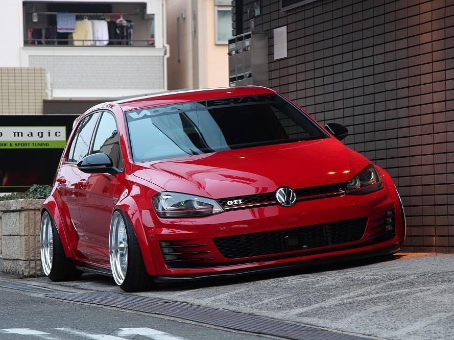 Social Volkswagen Golf GTI