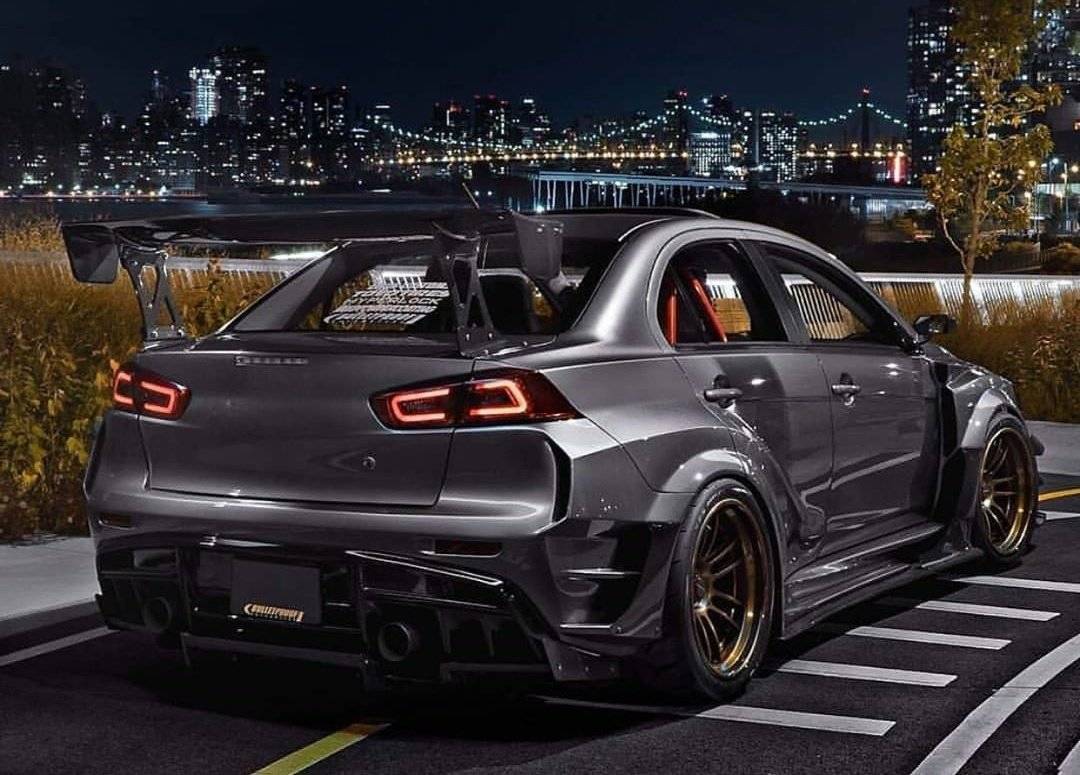 Social Mitsubishi Lancer Evolution 