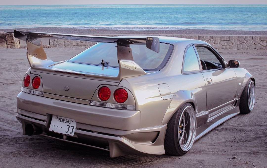 Social Nissan Skyline R33