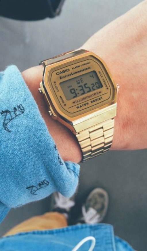 Moda Casio dourado