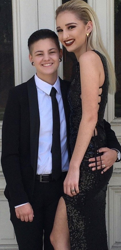 Moda Brie grimes and girlfriend prom 