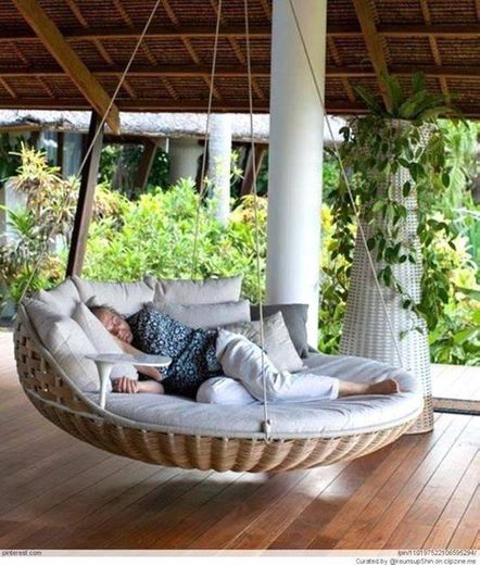 Hanging bed