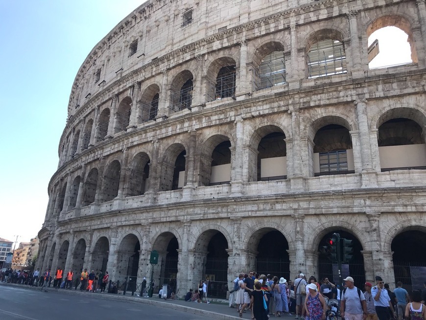 Lugar Coliseo de Roma