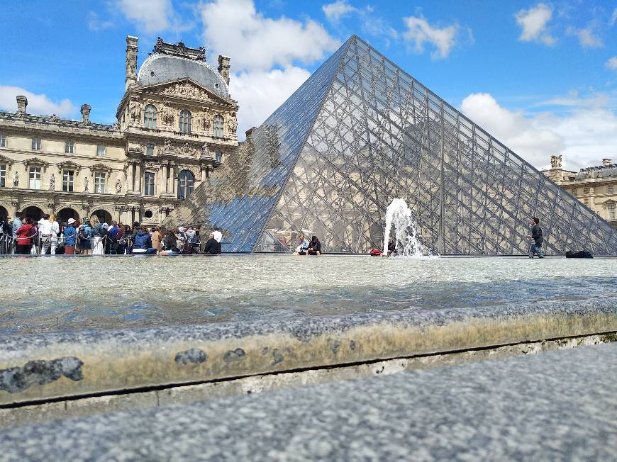 Place Museo del Louvre