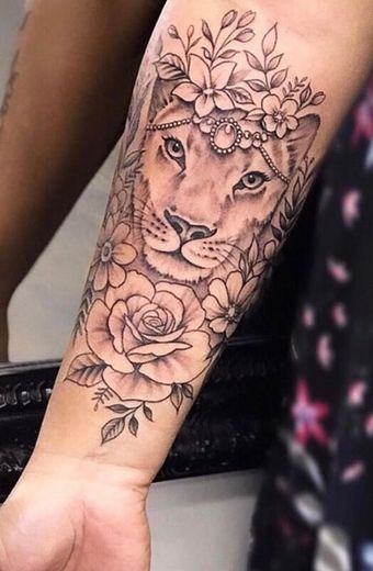 Leão com flores 
