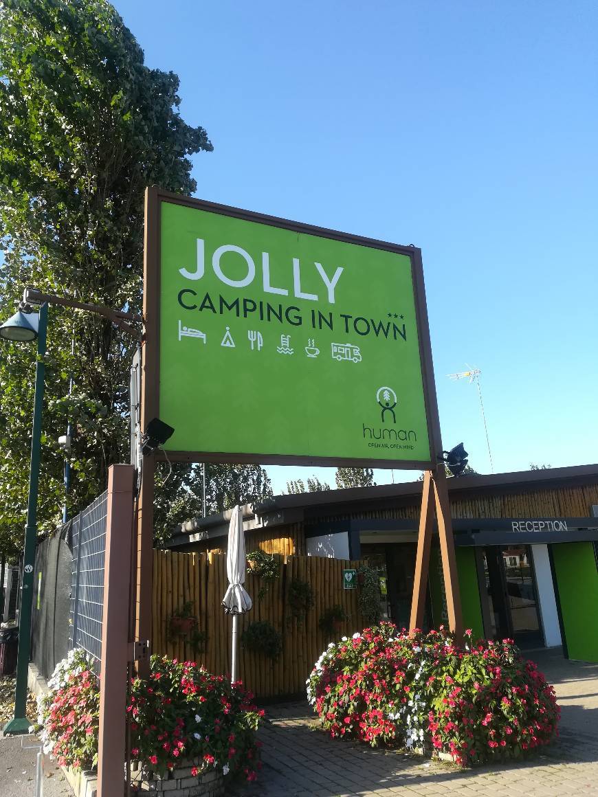 Jolly Camping in Town