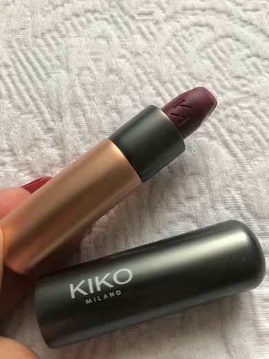 Batom Kiko Velvet Passion Matte lipstick      Cor: 317(wine)