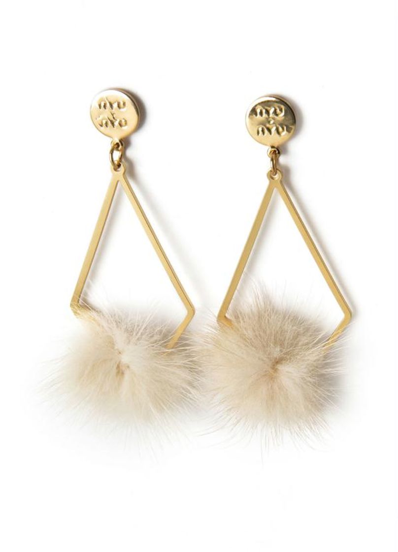 Moda Brinco em Metal Dourado com Pompom - Mink