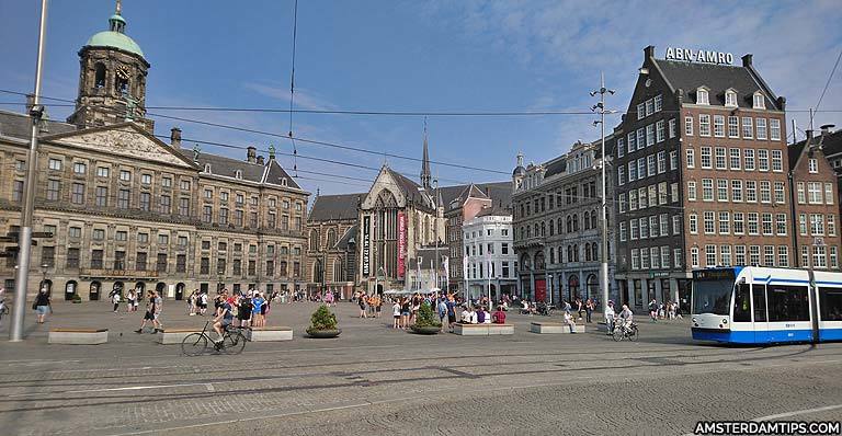 Lugar Dam Square