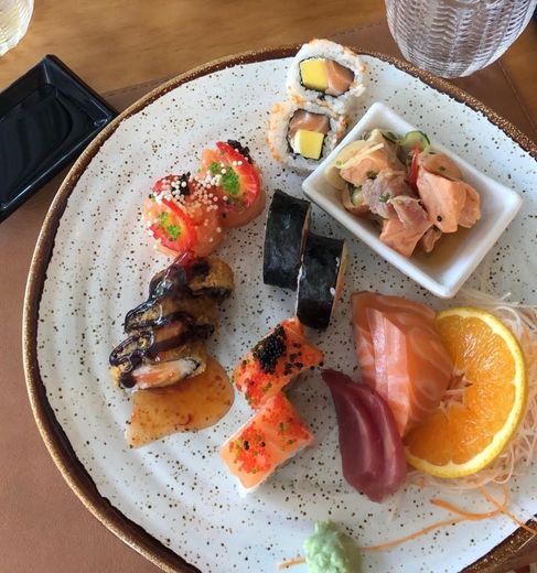 YÜJIN Premium Sushi (Feira)