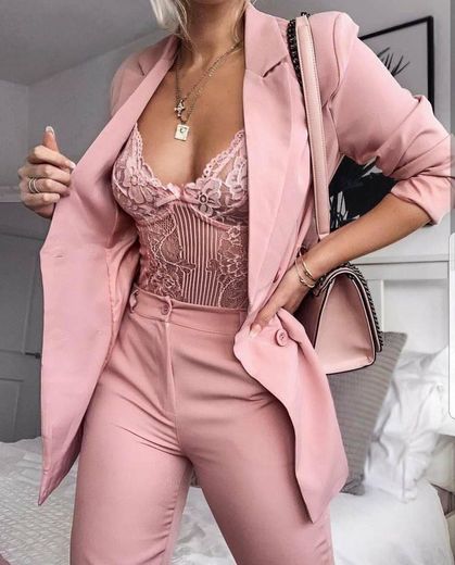 Outfit cor de rosa 