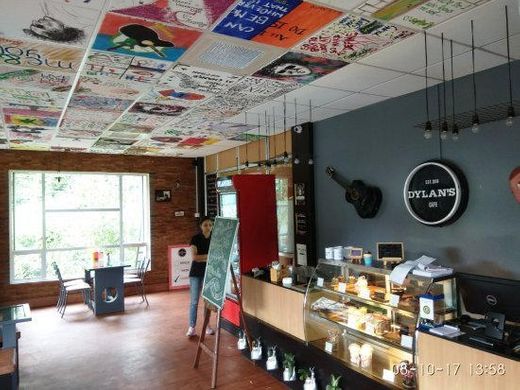 Dylan Cafe & Bakery
