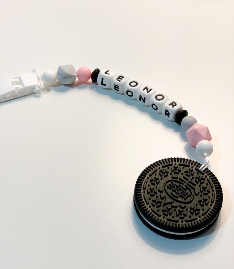 Social Prende-Chupetas com letras e mordedor oreo 