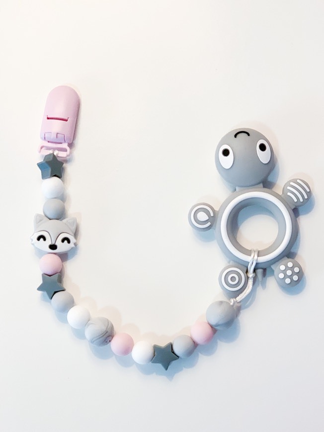 Social Prende-Chupetas tons rosa pastel/cinza com mordedor