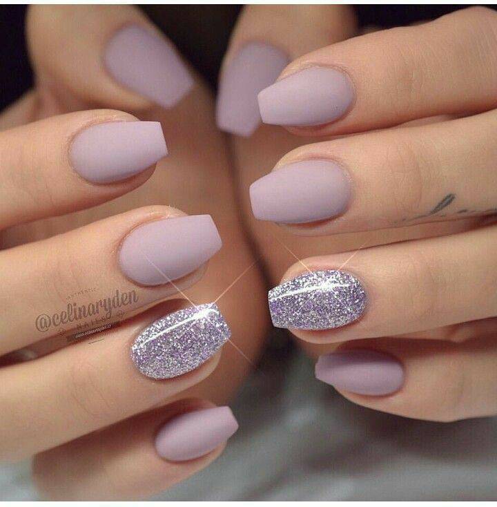 Moda lilac nails