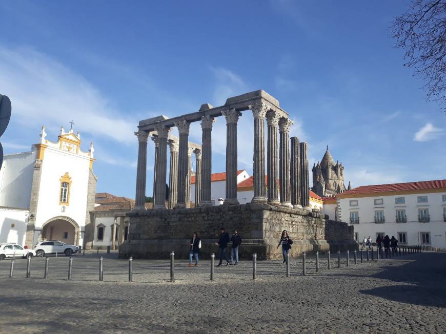 Place Templo romano de Évora