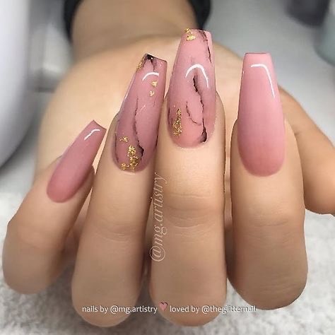 Moda Marble pink nails 